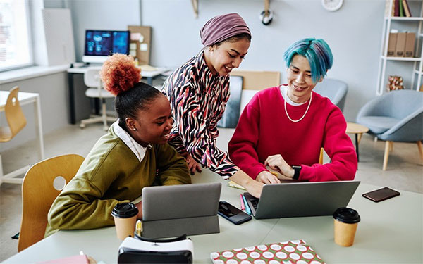 Three collegues working with Creative Cloud for enterprise