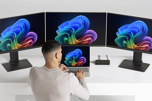 Surface Laptop 7 Copilot+ PC Surface Laptop 7 Copilot+ PC met drie monitoren